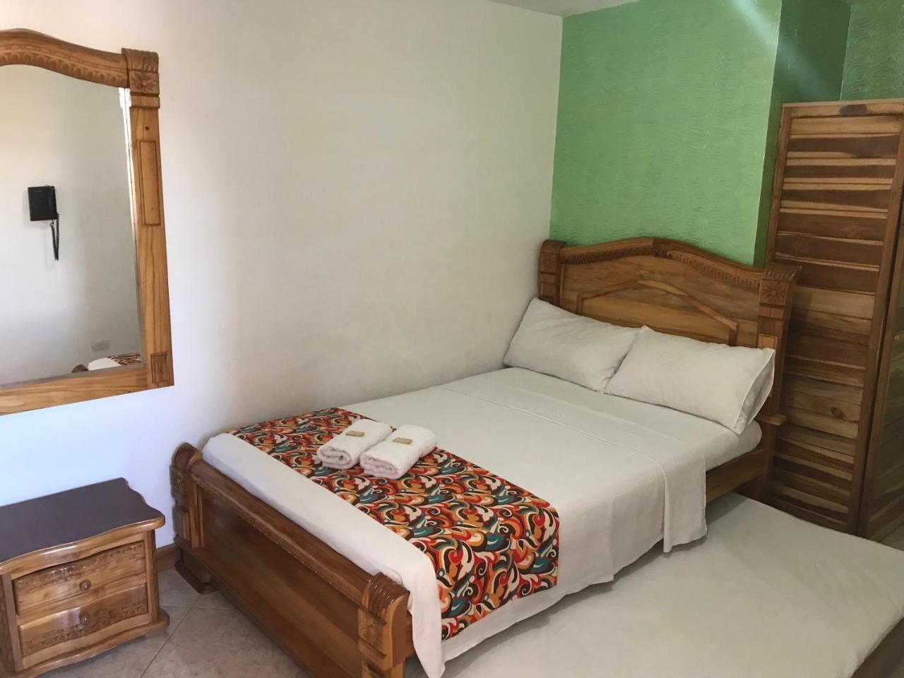 Hotel Las Guacamayas Guatapé מראה חיצוני תמונה